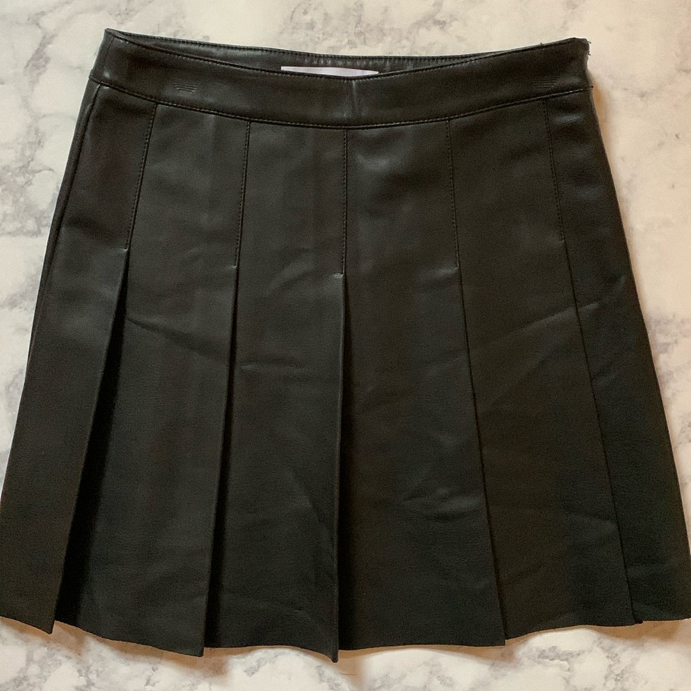 ⭐️ Zara Black Pleated Faux Leather Skirt